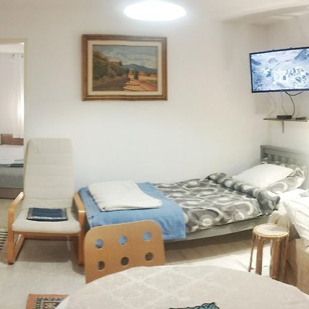 B&B Family Basement Apartment, Breakfast, Free Parking, 5Km From Tulln Chorherrn Екстериор снимка