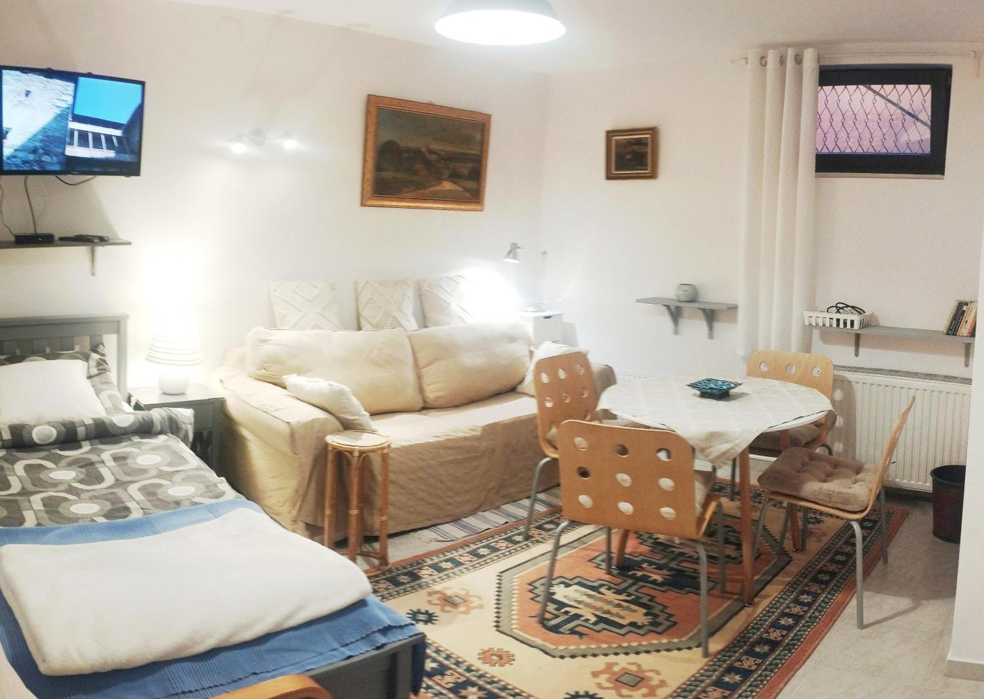B&B Family Basement Apartment, Breakfast, Free Parking, 5Km From Tulln Chorherrn Екстериор снимка