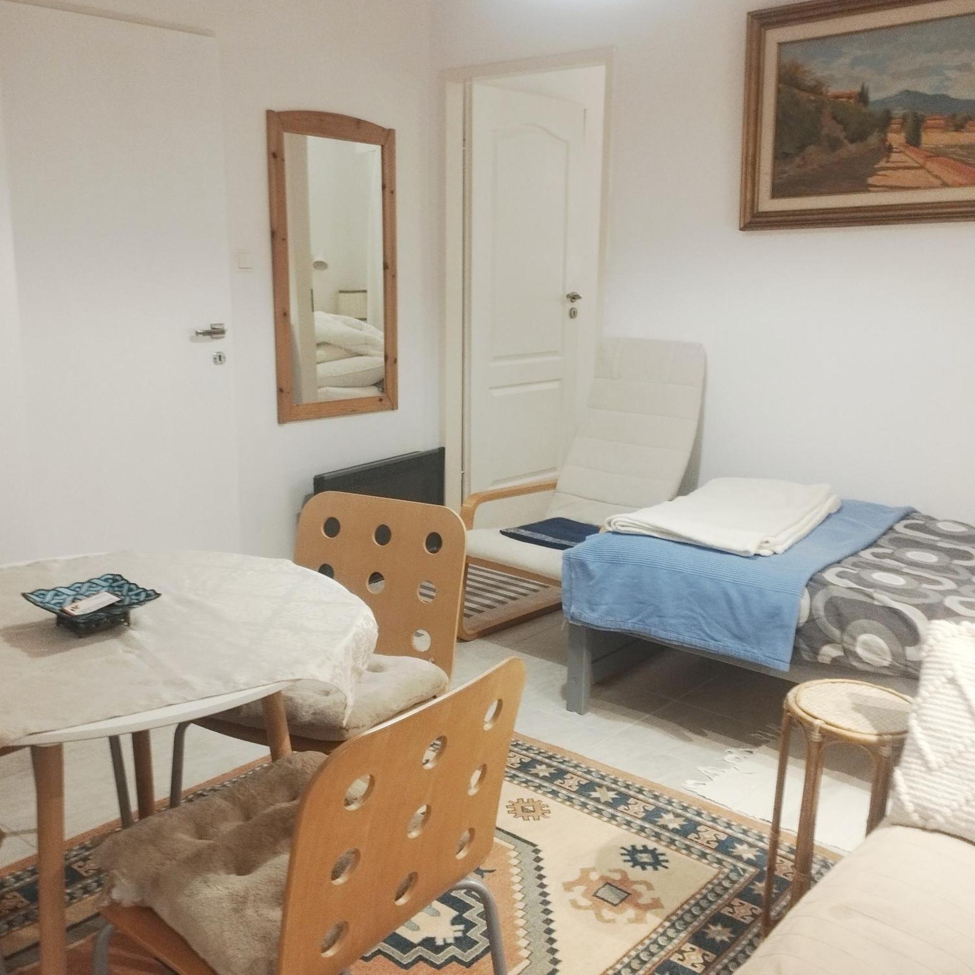 B&B Family Basement Apartment, Breakfast, Free Parking, 5Km From Tulln Chorherrn Екстериор снимка