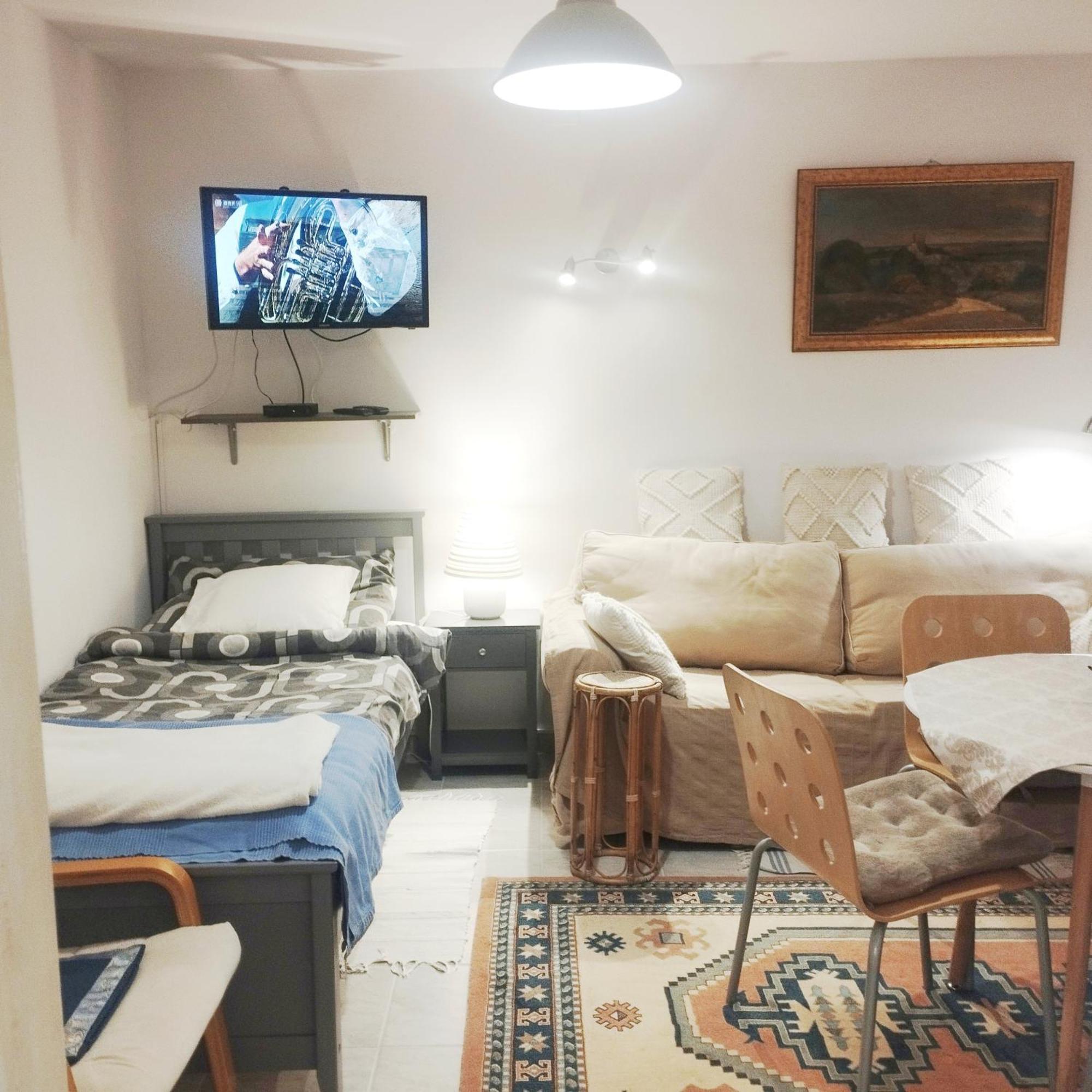 B&B Family Basement Apartment, Breakfast, Free Parking, 5Km From Tulln Chorherrn Екстериор снимка
