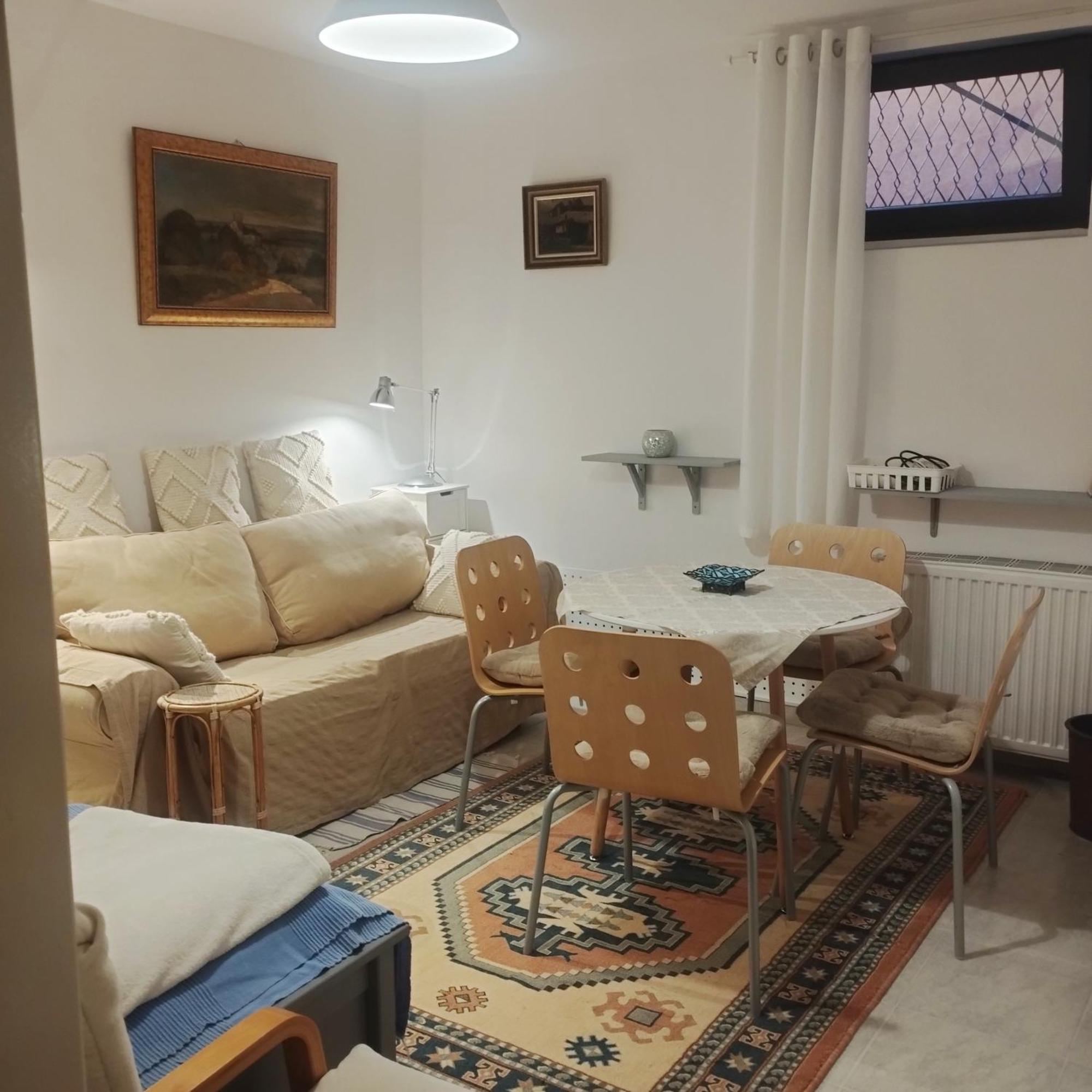 B&B Family Basement Apartment, Breakfast, Free Parking, 5Km From Tulln Chorherrn Екстериор снимка